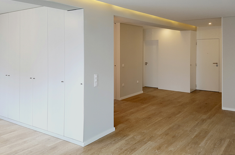remodelação apartamento t3 Lacados e Pavimento Vinílico 